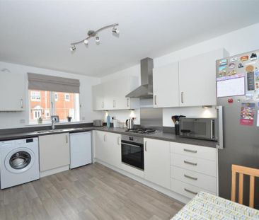 3 bedroom end of terrace house to rent - Photo 1