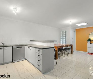 Convenient Living in Vibrant Kaleen - Photo 6