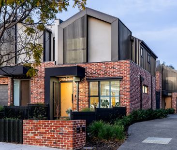 Contemporary Living - Photo 1