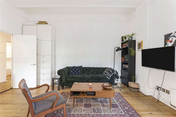 Beautiful two bedroom apartment in a Grade II listed conversion. - Photo 1