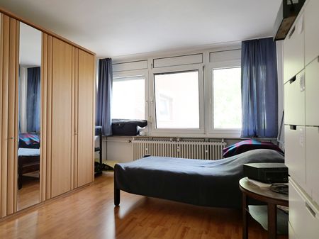 Grüner Blick inklusive: Erdgeschosswohnung mit Südwest-Balkon in ruhiger Lage! - Photo 2