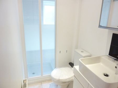 1 Bed Flat, Headstone Lane, HA2 - Photo 3