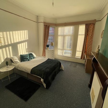 Room in a Shared House, Ash Grove, M14 - Photo 3