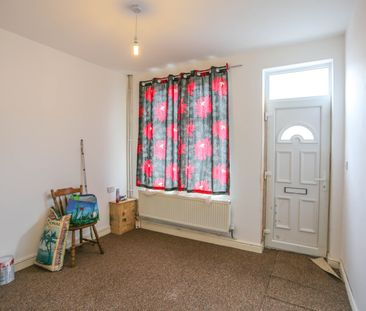 3 Bedroom Terraced House for Rent - Photo 1