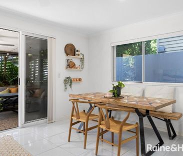 Spacious Ground-Floor Apartment with Private Courtyard & Entry - Photo 4