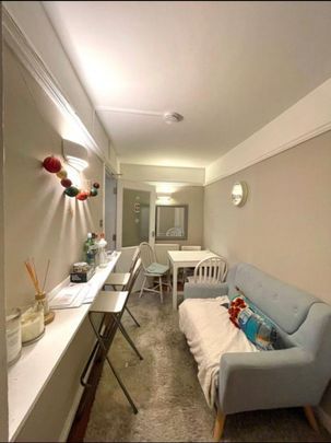 1 bedroom in a flat share to rent - Photo 1