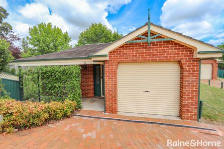 THREE BEDROOM UNIT - Close to town Available 15.12.2025 - Photo 3