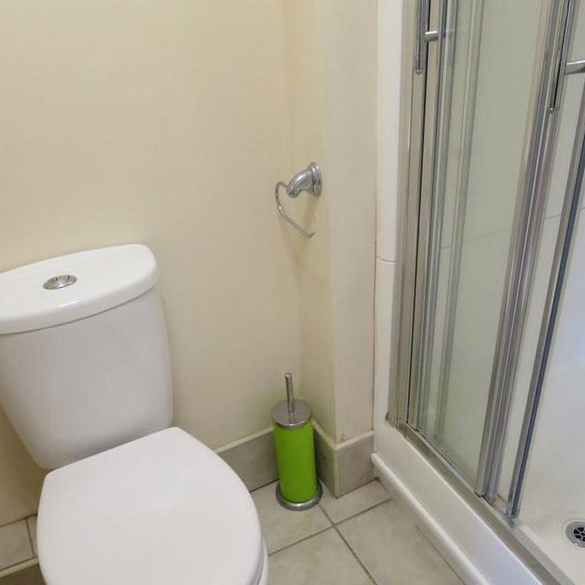 4 bedroom flat to rent - Photo 1