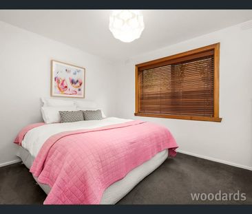 Stylish Ground-Floor Living in a Prime Bentleigh Location - Photo 3