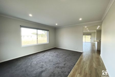 MODERN FAMILY HOME - Photo 2