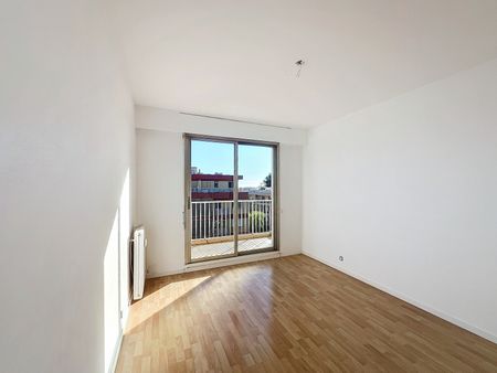 Location Appartement 4 pièces 118m² NICE 06100 - Photo 5