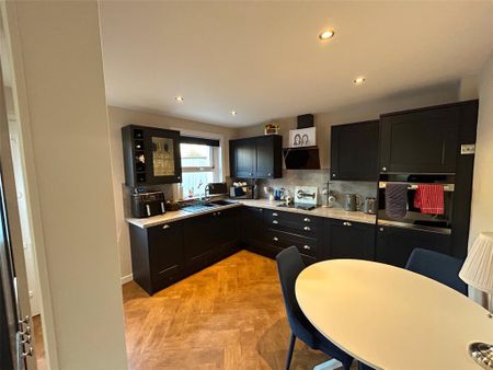 3 bedroom end of terrace house to rent - Photo 3