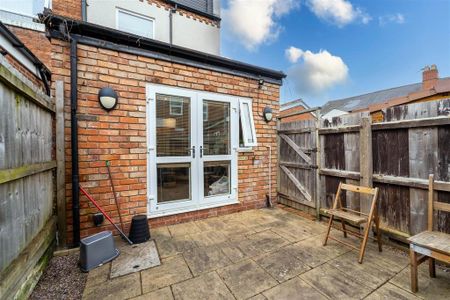 5 bedroom apartment to rent - Photo 2