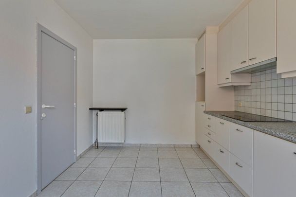 Ruim appartement met 2 slpks en garagebox in het centrum van Geel ! - Photo 1