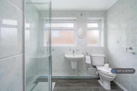 3 bedroom detached house to rent - Photo 5