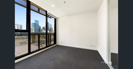 RENOVATED! CBD AT YOUR DOOR STEP – CITY VISTAS! - Photo 3