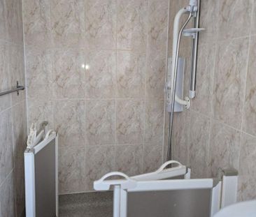 3 bedroom semi-detached house to rent - Photo 3