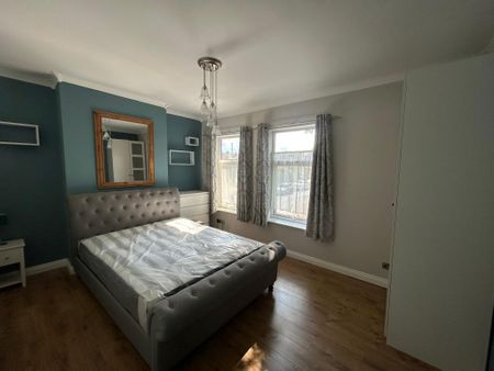 4 bedroom terraced house to rent - Photo 2