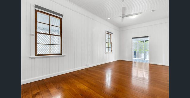 CHARACTER HOME IN A MAGIC EAST BRISBANE LOCATION - Photo 1