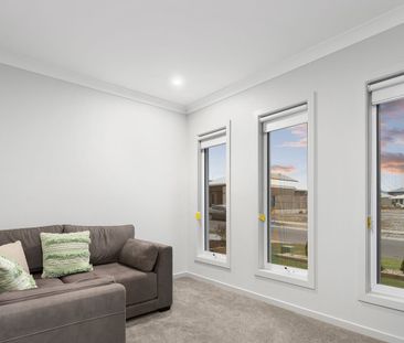 Large, near new Family home - Photo 2