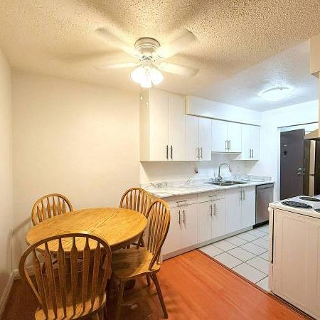 Bright & Spacious 2-Bedroom Suite Prime Location - Photo 1