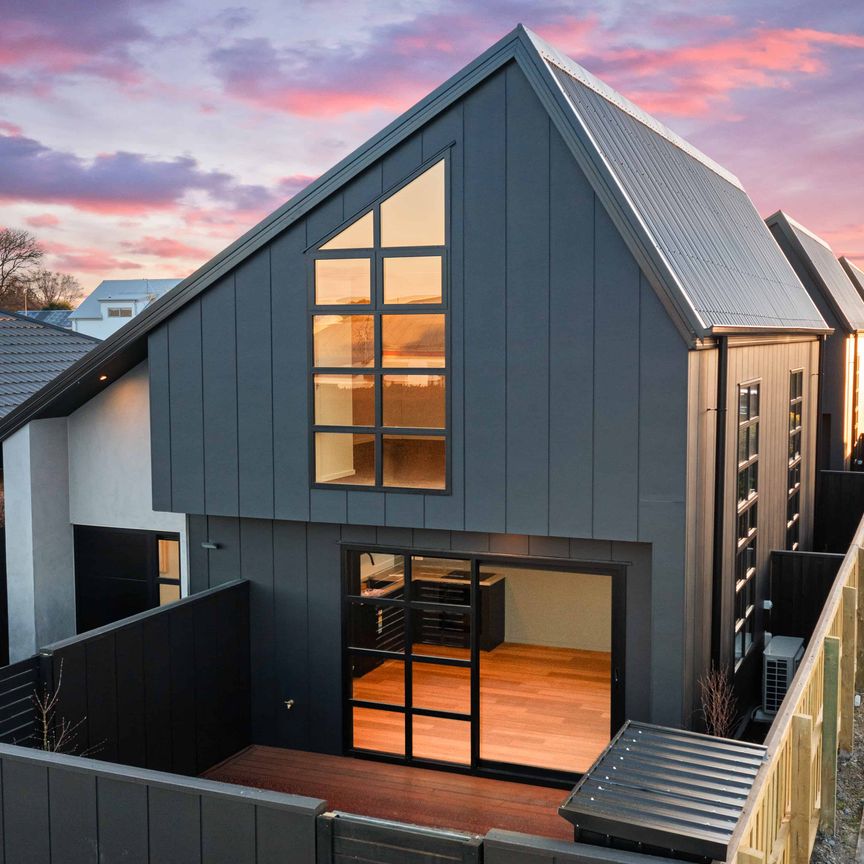 Modern Comfort Meets Easy Living in Riccarton - Photo 1