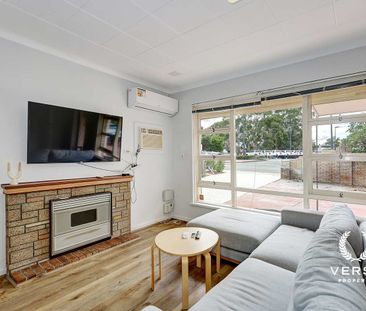 Beautifully presented, partly furnished, ready to move in. - Photo 1