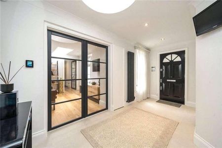 Forge Lodge, Oakwood Lane, Kensington, London, W14 - Photo 3