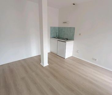 Location Appartement 1 pièce 40m² AVRANCHES 50300 - Photo 2