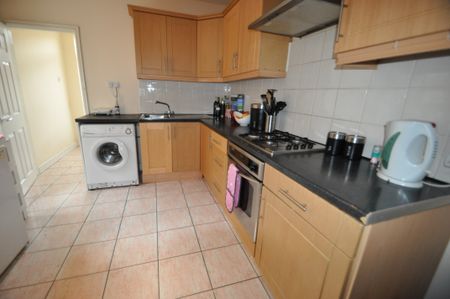 33 Russell Road NG7 6HD Nottingham - Photo 4