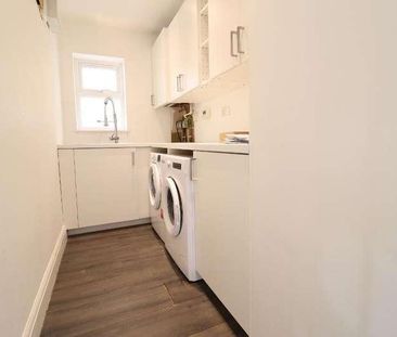 Edgwarebury Lane, Edgware, Middlesex, HA8 - Photo 4