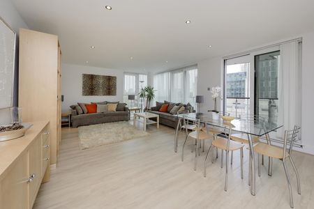 Bridge House, St George Wharf, London SW8 - Photo 4