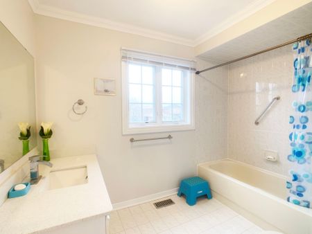 For Lease - 53 Justus Drive, Richmond Hill, Ontario - Photo 4