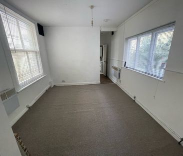 Studio Flat, Carlisle Road, BN3 - Photo 3