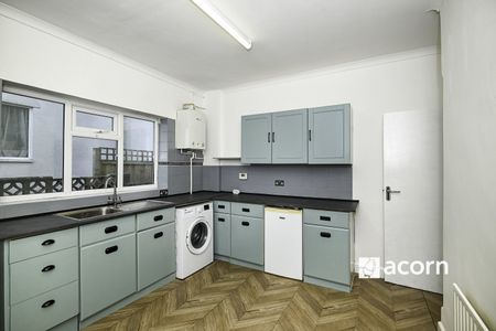 Bungalow to rent - Eastcourt Lane, Gillingham, ME8 - Photo 5