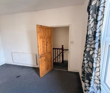 4 bedroom terraced house to rent - Photo 2
