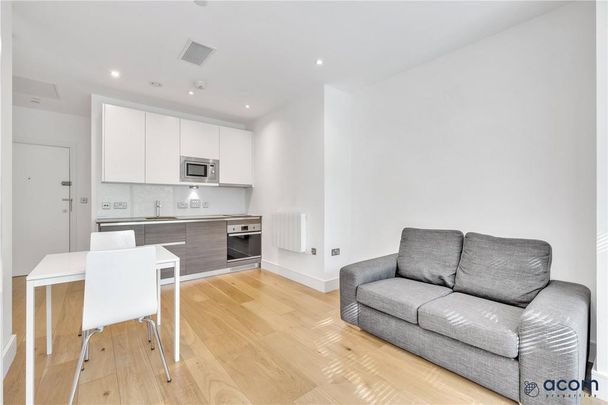 Studio to rent - Photo 1