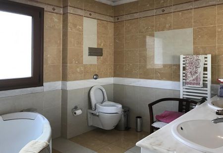 Μεζονέτα 375 τ.μ. προς ενοικίαση - Photo 2