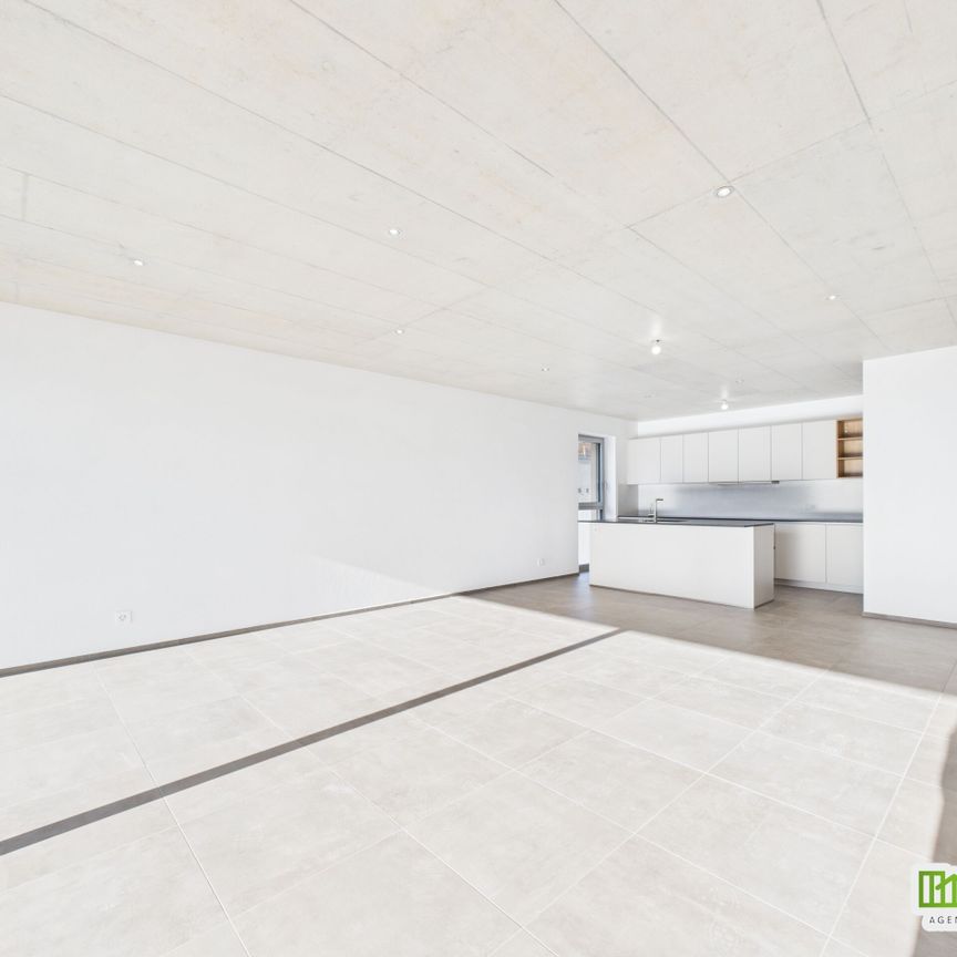 For rent Magnificent 3.5-bdrm apartment in condominium on 4th floor - Photo 1