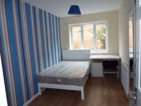 4 bedroom terraced house to rent - Photo 4