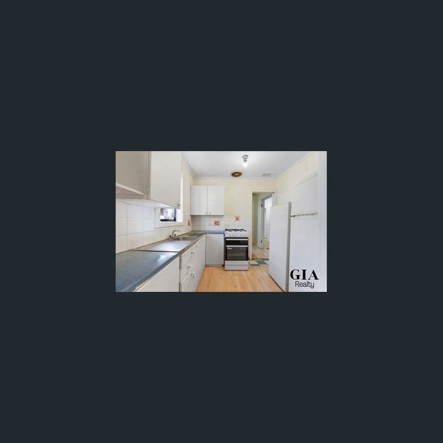 Comfortable 3-Bedroom Family Home in Prime Location - Photo 1