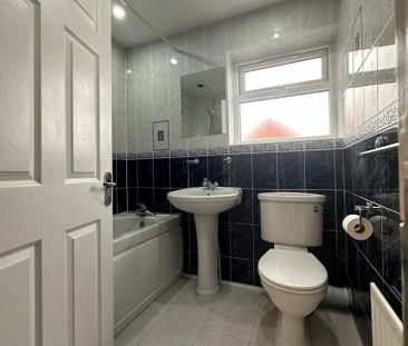 4 bedroom link detached house to rent - Photo 6