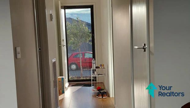 “Prime Location Alert: Close to Everything!” - Photo 1