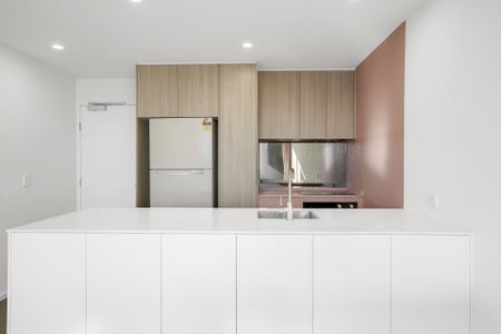 Sophisticated 2-Bedroom Residence with Panoramic Mountain Outlook on Northbourne Avenue - Photo 4