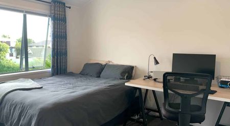 A TRUE FIND IN MT ALBERT- 4 Bedroom Available now! - Photo 3