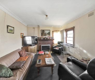 2 Bedroom Brick Home - Photo 3