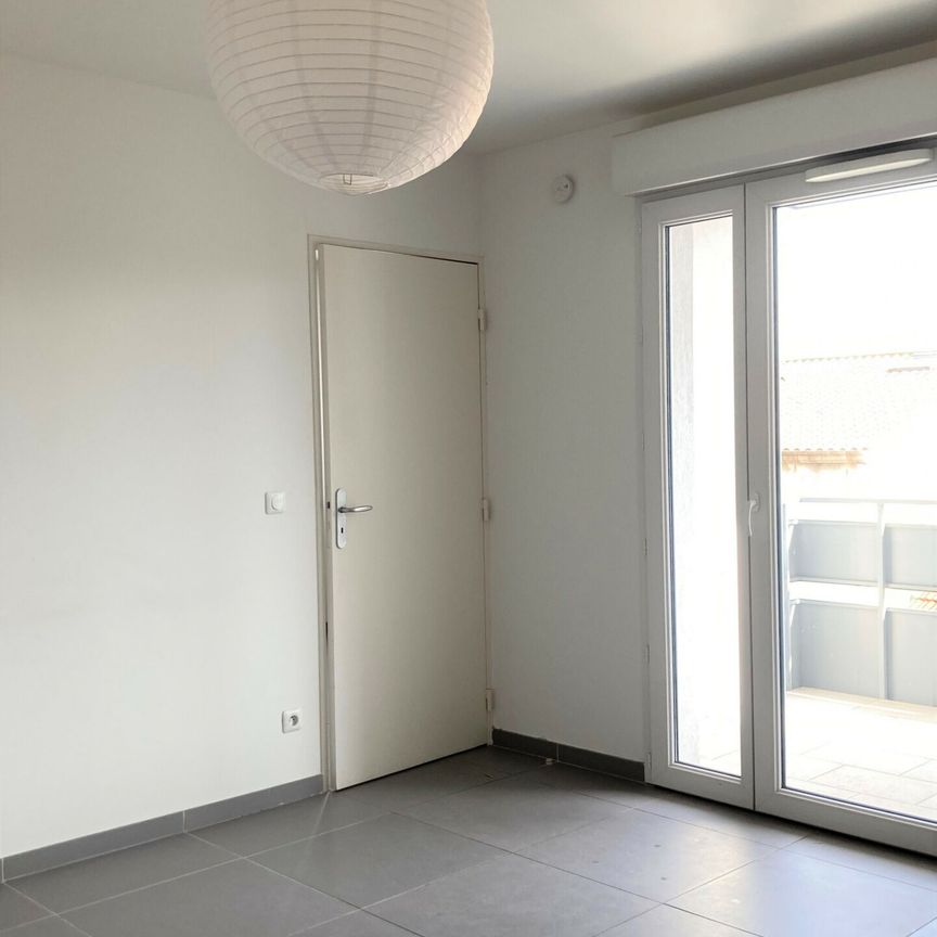 Appartement 2 pièces 39m2 MARSEILLE 5EME 697 euros - Photo 1