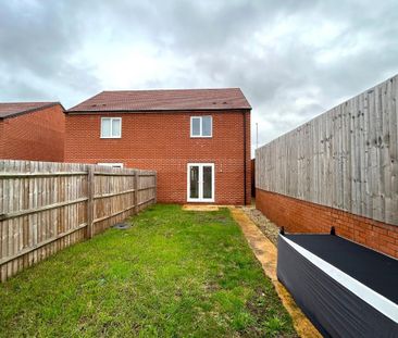 2 bedroom semi-detached house to rent - Photo 4