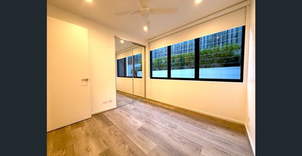 Private Contemporary Living in Annie St, New Farm - Photo 1