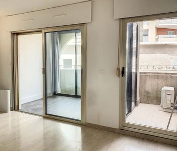 Location Appartement 1 pièce 24m² MOUGINS 06250 - Photo 4